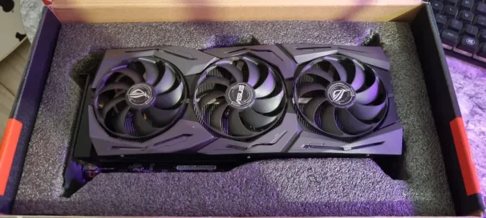 PLACA DE VIDEO RX 5700 XT ASUS ROG STRIX TRIPLE FAN