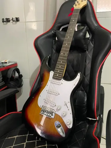 Guitarra Elétrica Winner Stratocaster - Perfeita para Iniciantes e Intermediários!