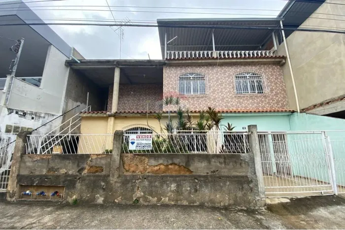 Invista em um Conjunto de Imóveis Versátil e Rentável no Bairro São Cristóvão, Muriaé/MG