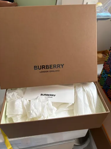 Caixa Burberry marrom 30x23cm