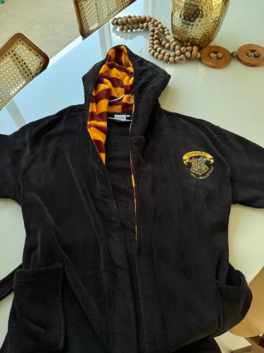 Roupão Harry Potter - Hogwarts - Tecido Peluciado
