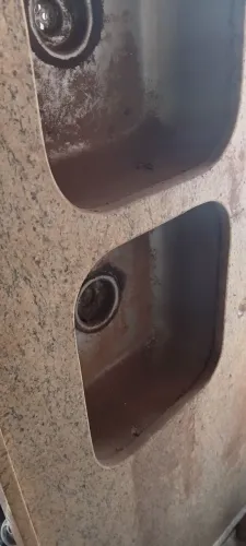 Pia de mármore amarelo com duas cubas de aço inox 