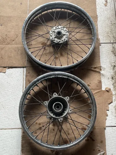 Par de Aro Bros 160 ORIGINAL (20/21)