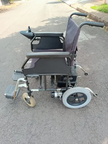 Vendo cadeira de rodas motorizada Ortomix