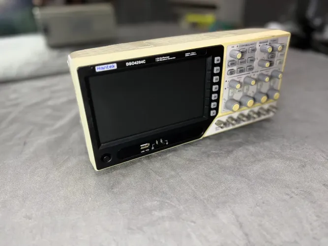 Osciloscópio 4CH 200Mhz, com gerador de função