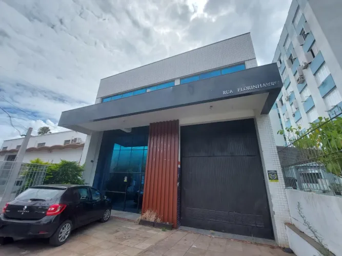 Pavilhão em excelente localização com 742m² para locação no bairro Cristal, zona