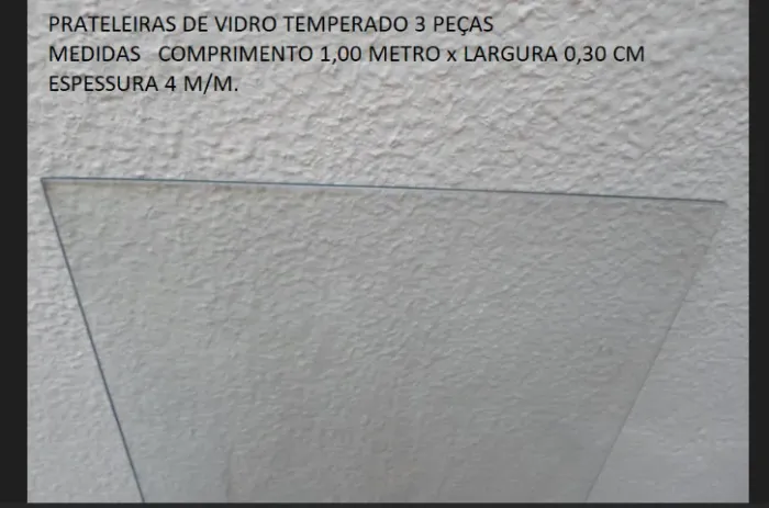 3 PRATELEIRA VIDRO TEMPERADO COMPR. 1,00 x LARG. 0,30 CM A ESPESSURA É 4 M/M. A RETIRAR.