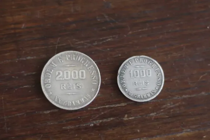2.000 mil réis e 1.000 réis em prata 900