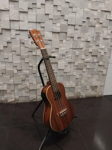 Ukulele Elétrico Shelby SU 23 RE