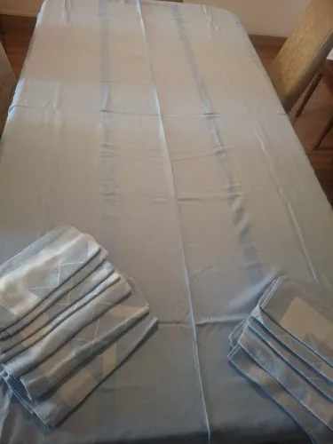Toalha de mesa 3,00x 1,50 + 12 Guardanapos 0,55 X 0,55