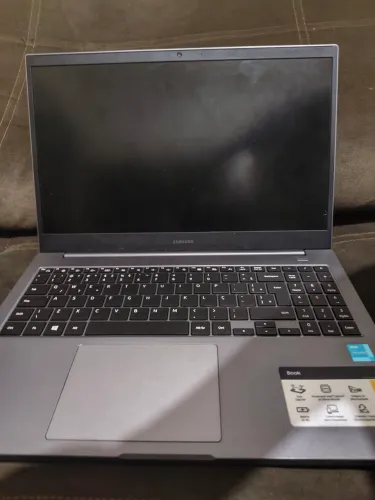 Notebook Samsung Book com processador Intel Core i3 de 11ª Geração.