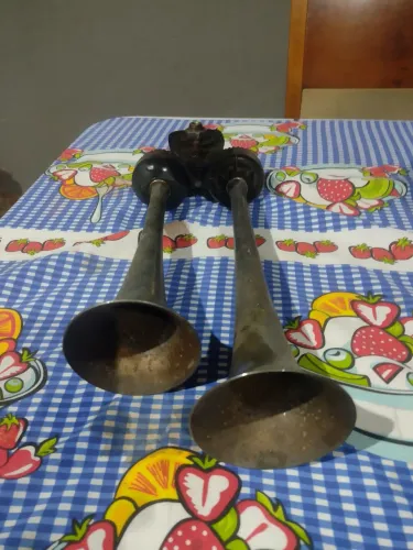 Buzina antiga de caminhão