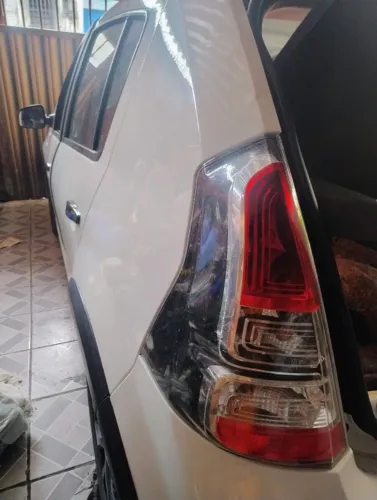 Lanterna traseira do Sandero