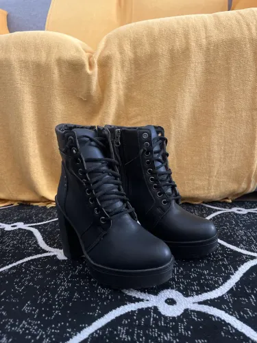 Bota cano alto