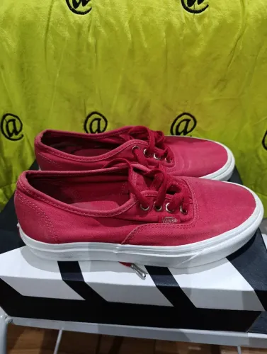 Tênis Vans vermelho 35
