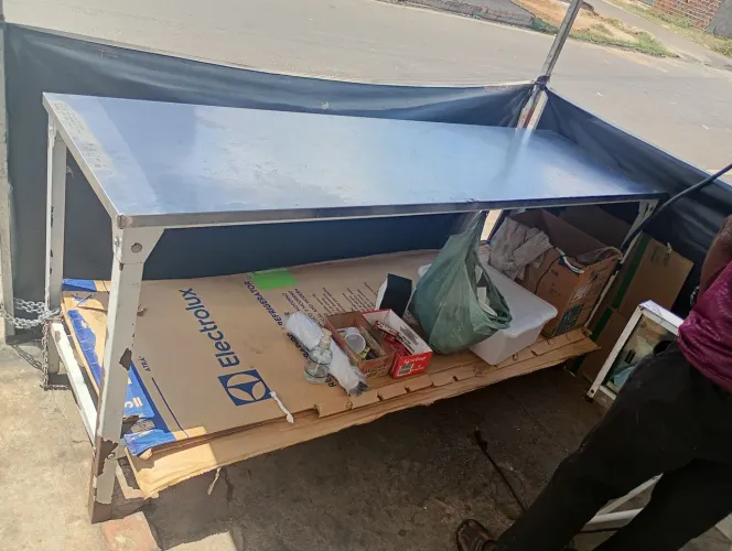 Vendo barraca completa com balcão! 2.500 valor negociável.