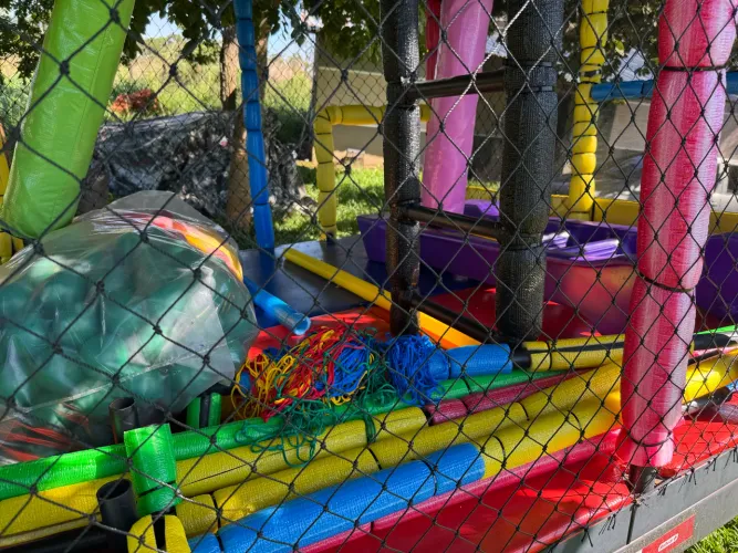 Carretinha trucada prancha com brinquedoteca