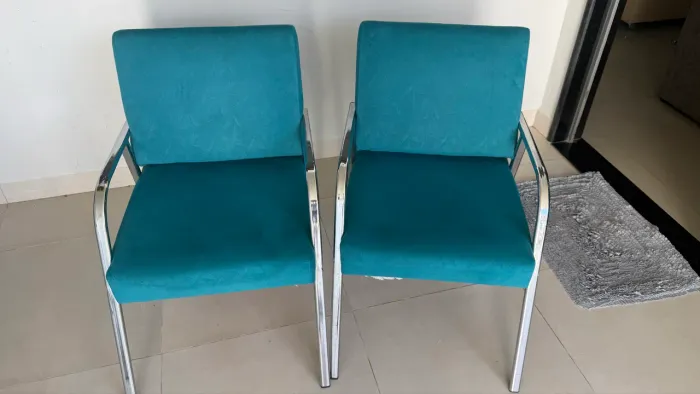 ? DUAS POLTRONAS ESTOFADAS - ÓTIMO ESTADO