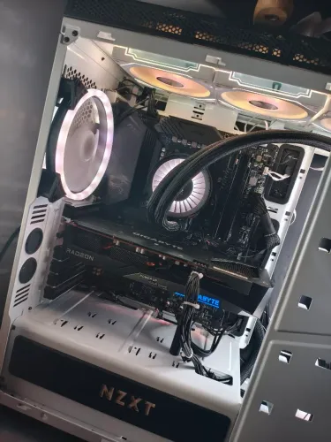 Ryzen 5700x 16gb Rx7600 NZXT