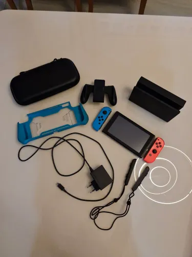 Nintendo Switch V2 + acessórios