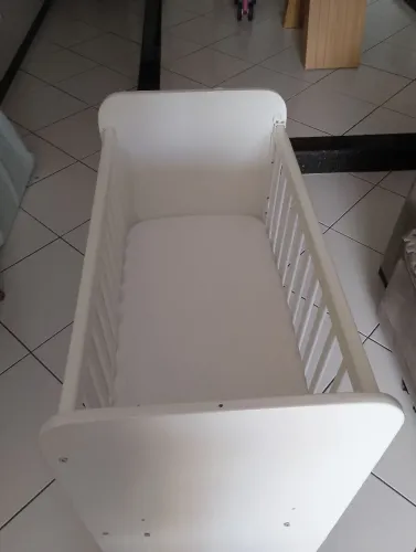 Mini berço com colchão e rodinhas