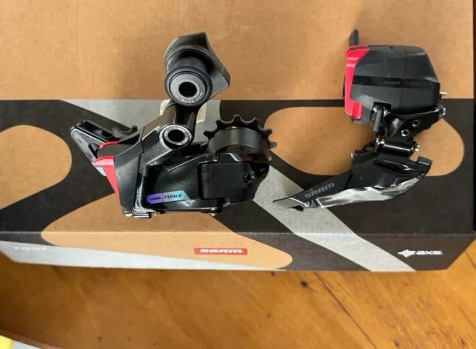 Câmbios dianteiro e traseiro Sram Force AXS D2