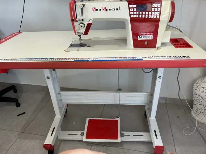 Máquina de costura reta eletrônica 