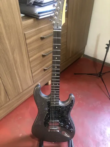 Guitarra Seizi HH. S. S. ?