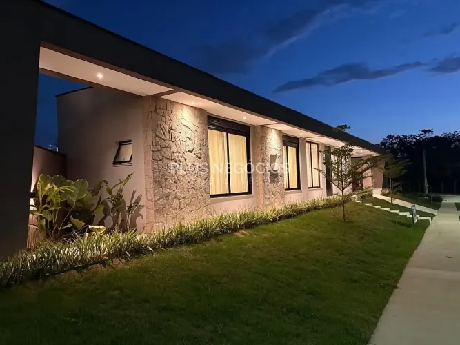 Casa Térrea Mobiliada | À Venda | Residencial Helena Maria | 3 suítes | 201 m²