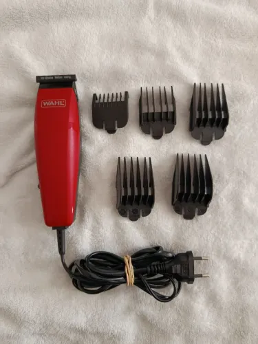 Barbeador WAHL® modelo: * 127V~ 60Hz 9 W - Vermelho.