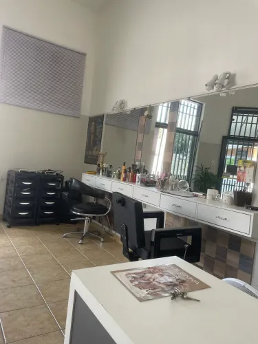 Alugo cadeira para cabeleireira com sala para depilação