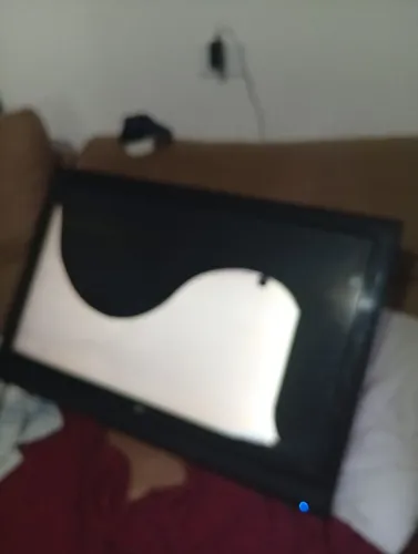 02 tvs AOC telas quebradas