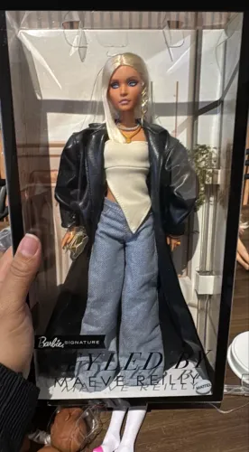 Barbie Styled by Maeve Reilly Recolocada na caixa