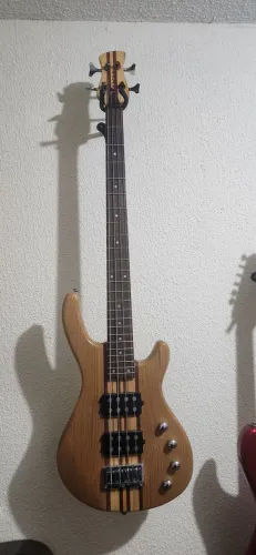 Baixo Eagle 4 cordas ativo