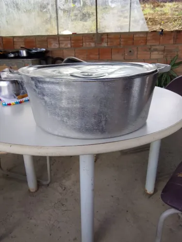 Vendo panela de alumínio batido