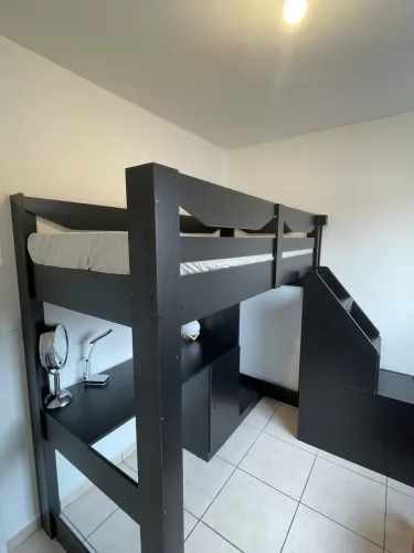 Cama com escrivaninha