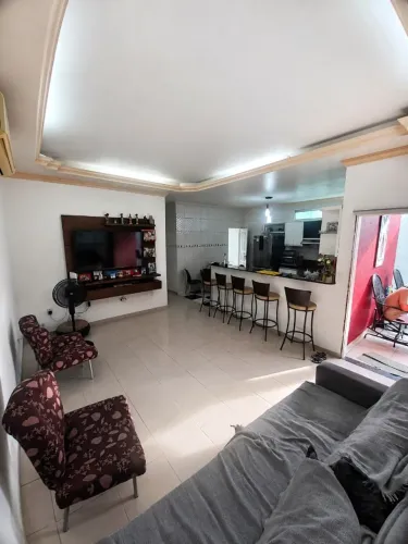Excelente Casa c/ 3 Quartos sendo 1 Suíte Semi Mobiliado no Conjunto Jardim Sakura