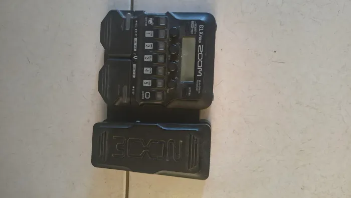 Pedaleira Zoom G1xfour