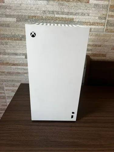 XBOX SERIES X DIGITAL + HD EXTERNO 2TB + 2 CONTROLES