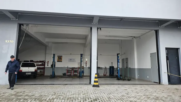 Vende-se Auto Mecanica!! Porteiro Fechada 