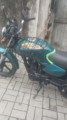 Moto titan ks 125 em ótimo estado ano 2001 valor 6000 aceito oferta não  absurda 