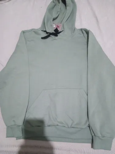 Vendo 1 blusa de moletom nova na etiqueta, tamanho m.,tenho outras peças de roupa também
