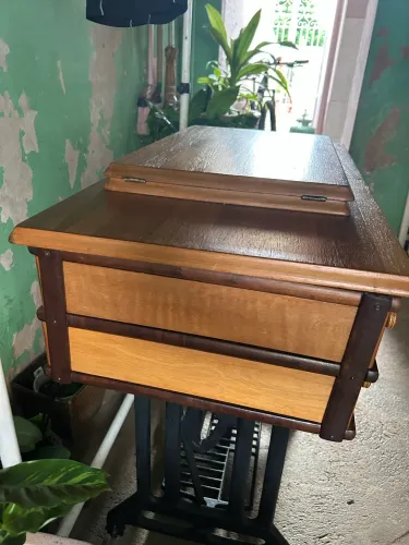 Gabinete da máquina de costura