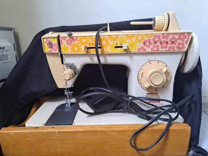 Máquina de Costura Singer Facilita 248 - Perfeita para Iniciantes e Uso Doméstico