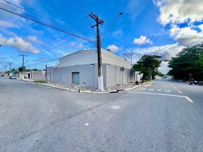 PRÉDIO COMERCIAL PARA LOCAÇÃO NA COROA DO MEIO!