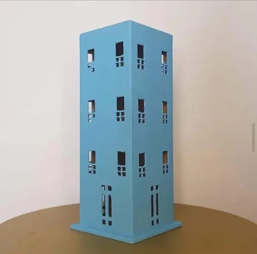 Prédio azul decorativo para festa temática 