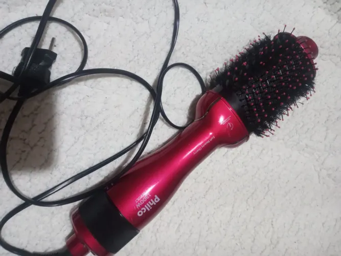 Escova de cabelo Philco bivolt praticamente novo funcionando perfeitamente