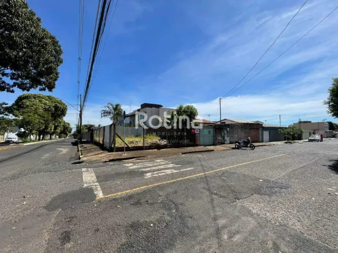 Terreno 360m² à venda em Uberlândia (Bairro Segismundo Pereira) | Próximo à Praça Hélvio C