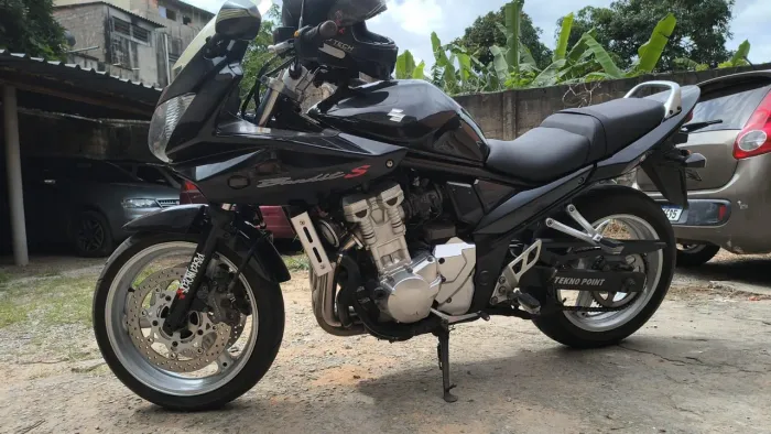 Suzuki bandit 650 cilindradas