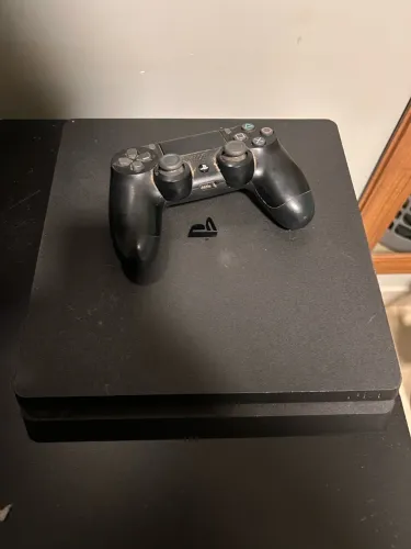 PLAYSTATION 4 SLIM 500gb + controle + 3 jogos